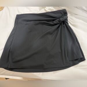 Women High rise knotted black skort M